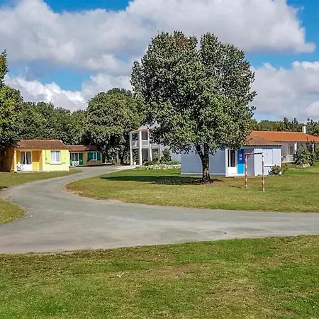 Awesome Home In Saint-Savinien בית נופש *